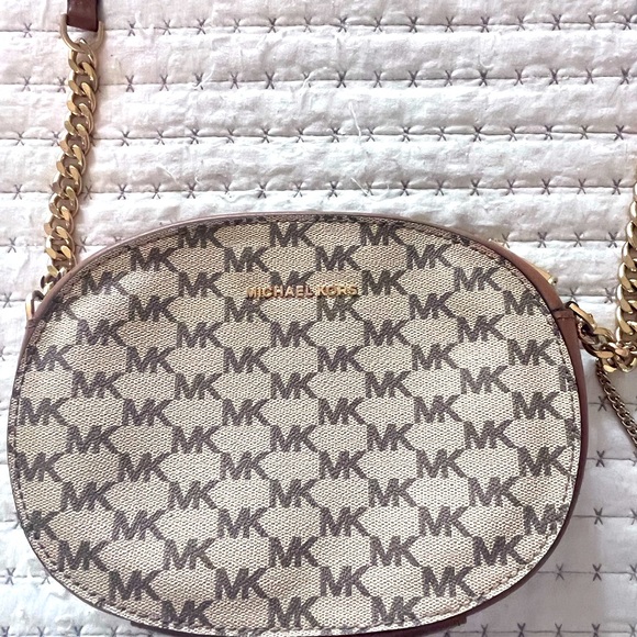 EUC Brown and tan Michael Kors crossbody purse with gold accents 👜 - Picture 1 of 9